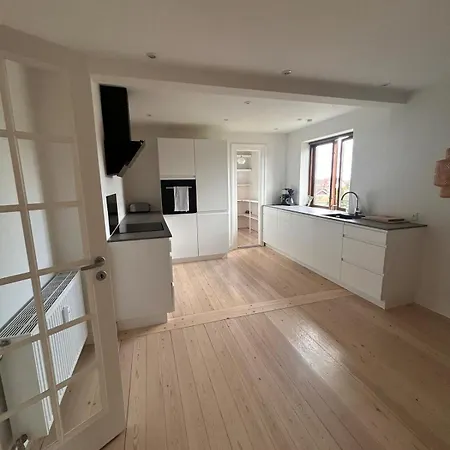 Spacious And Renovated Flat شقة *